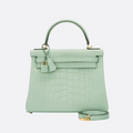 HERMÈS KELLY 28 – MATTES ALLIGATORLEDER VERT D’EAU (UMGEKEHRTE NÄHTE)